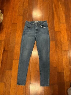 Levi's Women's Skinny Jeans - Medium Blue Wash